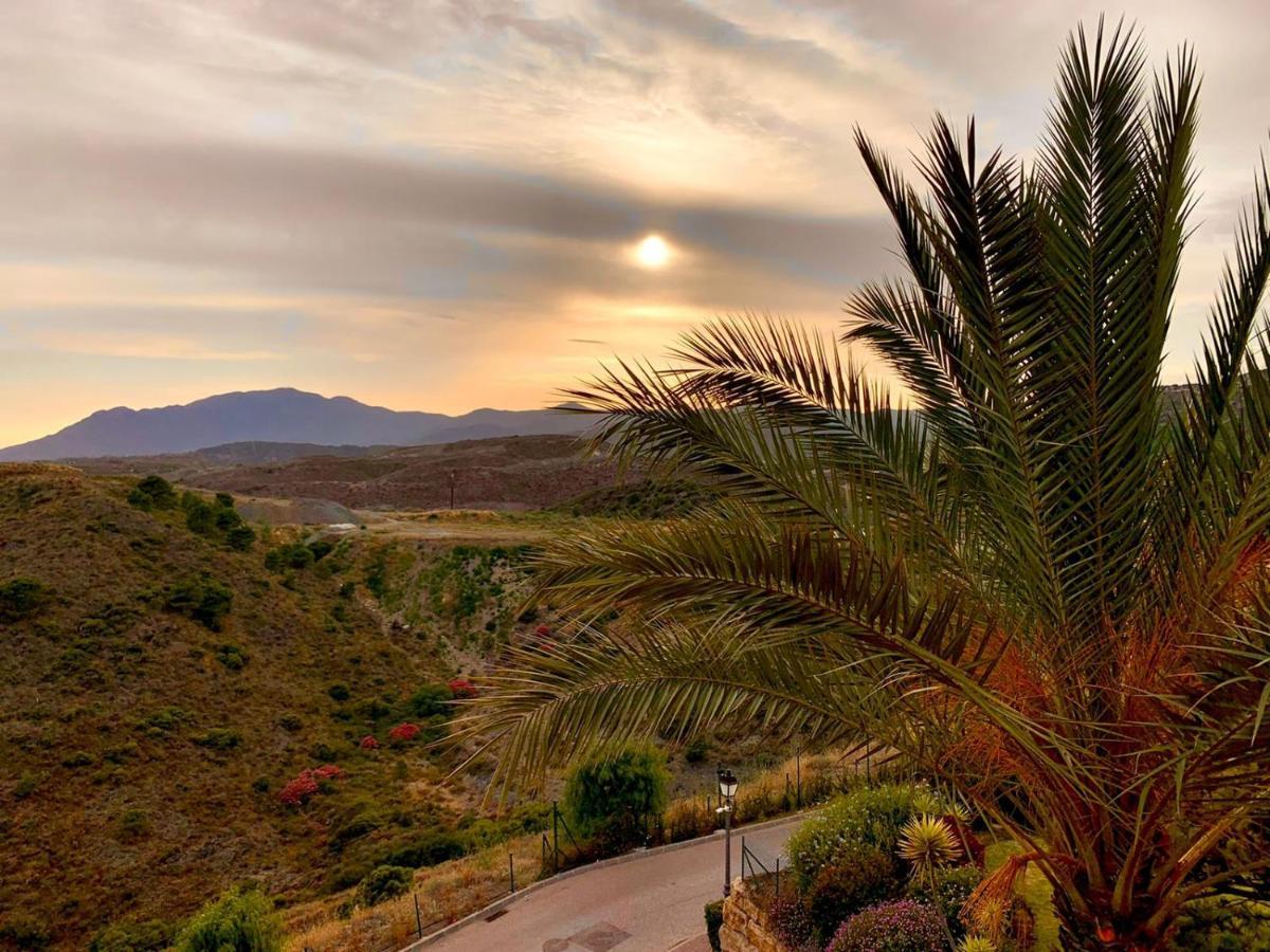 Apartament Quartiers Marbella Penthouse In Hacienda Cifuentes Benahavis Estepona Zewnętrze zdjęcie